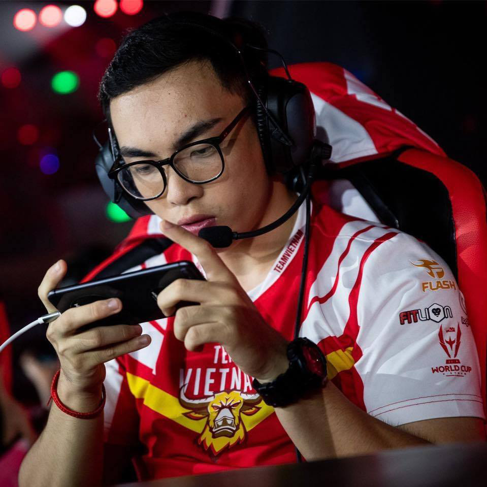 Team Flash v&ocirc; địch, ProE đ&atilde; kh&oacute;c nhưng đ&oacute; l&agrave; giọt nước mắt hạnh ph&uacute;c của kỷ lục gia v&ocirc; tiền kho&aacute;ng hậu trong nền Esports Việt - Ảnh 5.