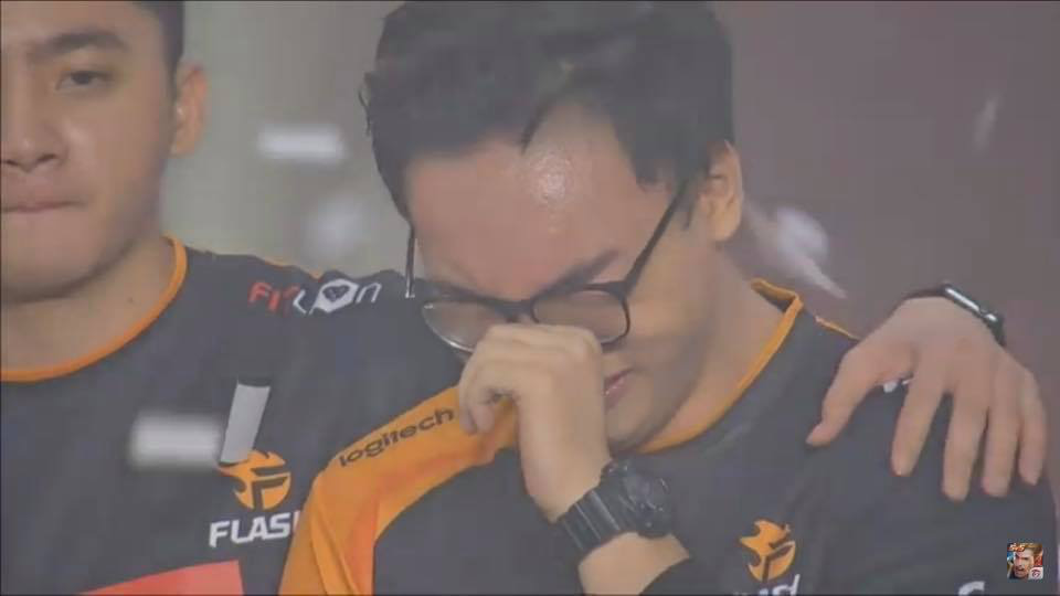 Team Flash v&ocirc; địch, ProE đ&atilde; kh&oacute;c nhưng đ&oacute; l&agrave; giọt nước mắt hạnh ph&uacute;c của kỷ lục gia v&ocirc; tiền kho&aacute;ng hậu trong nền Esports Việt - Ảnh 12.