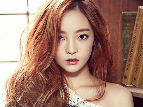 Khoảng thời gian đen tối nhất sự nghiệp của Goo Hara: không quản lý, không người thân thiết, hình ảnh quỳ xuống trước bạn trai cũ khiến công chúng xót xa - Ảnh 2.