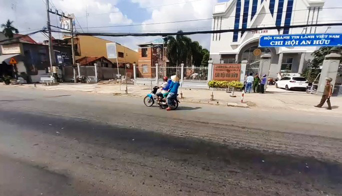 Cự c&atilde;i, chồng đ&acirc;m vợ 7 nh&aacute;t dao tử vong  - Ảnh 1.