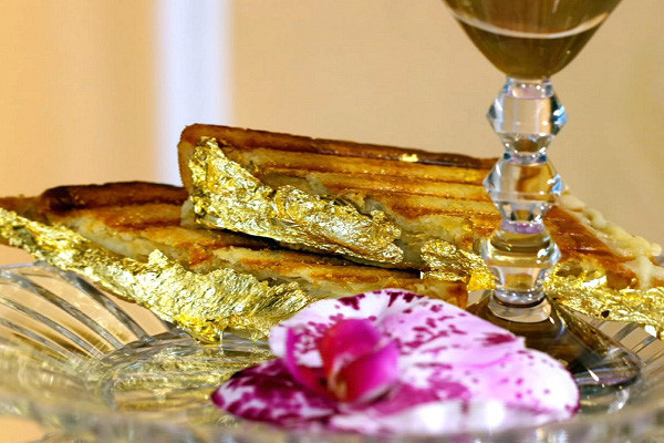 Giới thượng lưu Dubai “cuồng” vàng đến mức nào? Sẵn sàng vung tiền để ăn món dát vàng, có loại pizza lên đến… 4,8 tỷ/ cái - Ảnh 2.