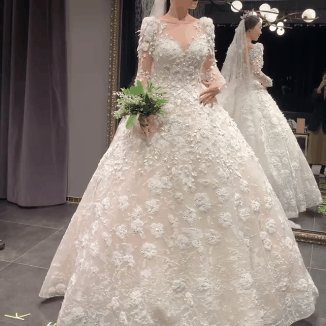 Váy cưới phòng xòe đỏ tay dài - Hien Vy Bridal | Áo cưới Hiên Vy | Cho thuê  áo cưới | Bán áo cưới