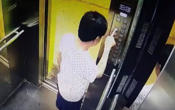 Người đàn ông tiểu tiện trong thang máy xin lỗi, bị phạt 500 ngàn đồng - Ảnh 2.