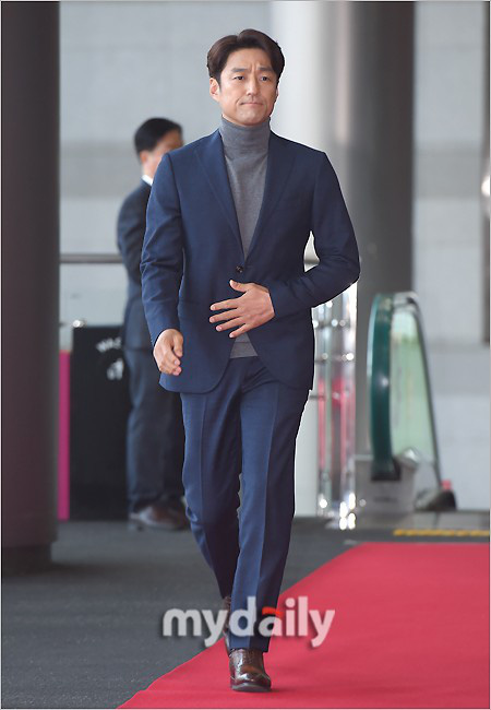 Lễ trao giải Văn hóa Hàn Quốc: Ông bố hai con Bi Rain tái xuất cực phong độ, hầu hết các sao đều chọn trang phục tối màu sau sự ra đi của Goo Hara - Ảnh 12.