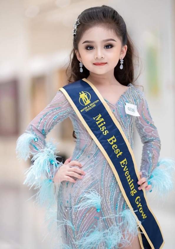 Hoa hậu nhí Thái Lan gây sốt Weibo: Chỉ mới 6 tuổi nhưng nhan sắc, thần thái được ví là Tiểu Baifern - Ảnh 4.