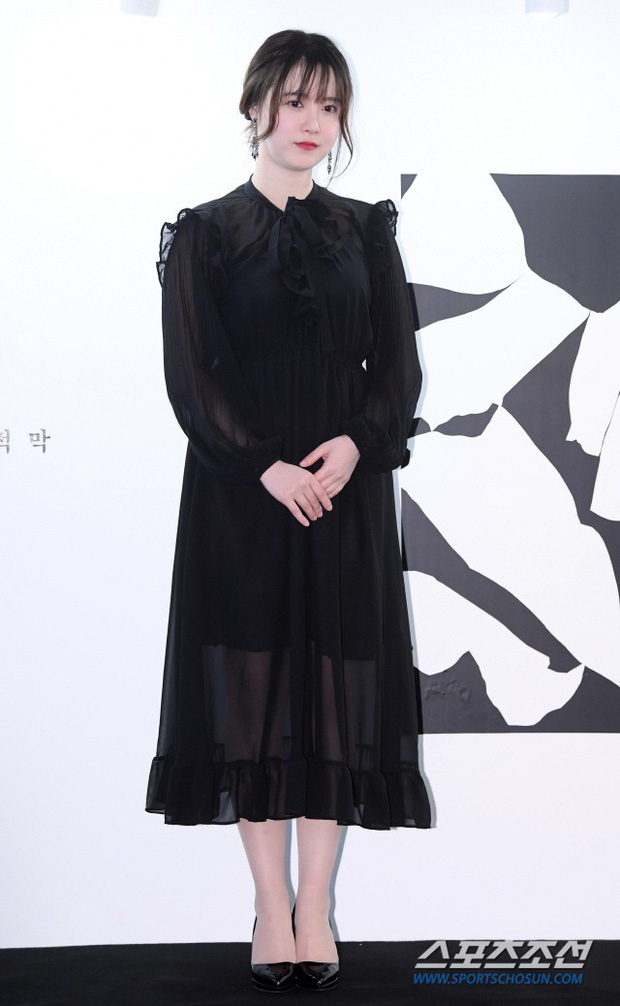 Hậu ly hôn và tự ti vì bị chồng cũ chê vòng 1, Goo Hye Sun giờ đã tự tin diện váy xẻ sâu gợi cảm rồi - Ảnh 1.