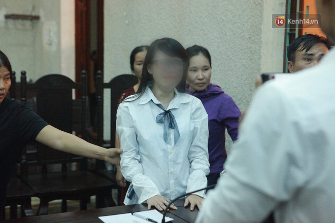 Bị tuyên án 20 năm tù giam, mẹ nữ sinh giao gà liên tục hét lớn: “Tôi bị oan” - Ảnh 20.