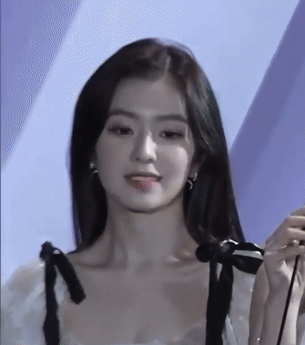 Bất chấp thiếu sáng, visual đỉnh cao của Irene (Red Velvet) vẫn ngời ngời trên sân khấu AAA 2019 và được Knet hết lời khen ngợi - Ảnh 4.