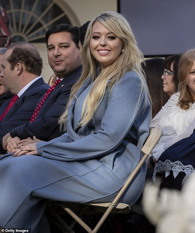 Tiffany Trump khiến nhiều người hốt hoảng vì ngoại hình xuống dốc, khác một trời một vực với em trai đẹp như tượng tạc - Ảnh 3.