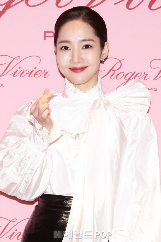 M&agrave;n đụng độ đ&atilde; mắt giữa Park Min Young v&agrave; Shin Min Ah: Bạn g&aacute;i Kim Woo Bin bị thư k&yacute; Kim lấn &aacute;t chỉ v&igrave; nếp nhăn hại - Ảnh 10.