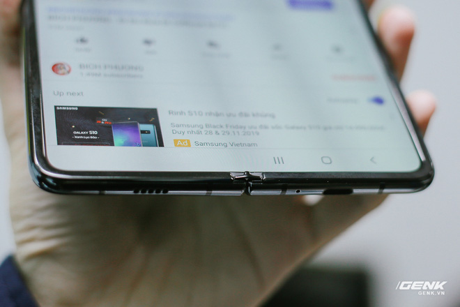 Mở hộp Galaxy Fold ch&iacute;nh h&atilde;ng: Gi&aacute; 50 triệu đồng vẫn ch&aacute;y h&agrave;ng chỉ sau 6 giờ mở b&aacute;n - Ảnh 10.
