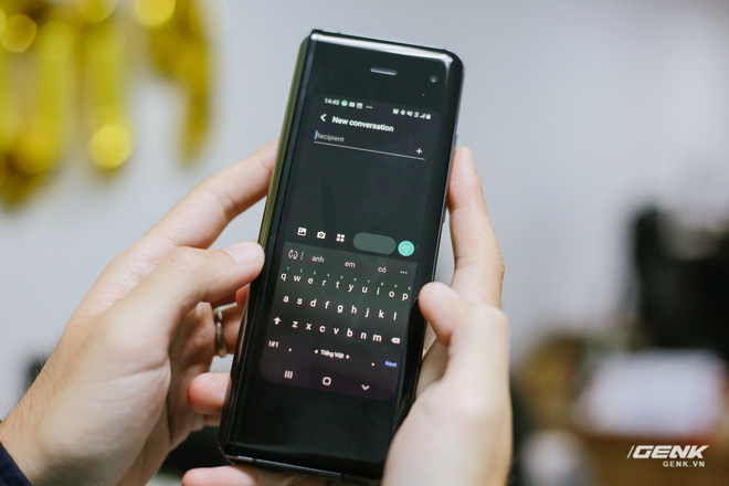 Mở hộp Galaxy Fold ch&iacute;nh h&atilde;ng: Gi&aacute; 50 triệu đồng vẫn ch&aacute;y h&agrave;ng chỉ sau 6 giờ mở b&aacute;n - Ảnh 23.