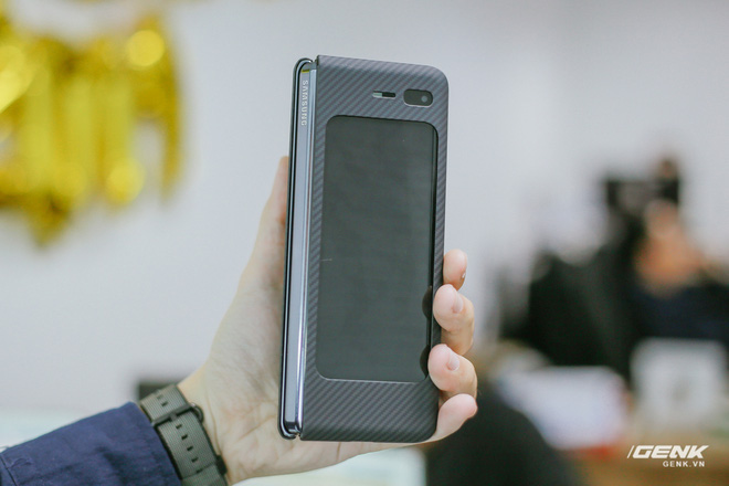 Mở hộp Galaxy Fold ch&iacute;nh h&atilde;ng: Gi&aacute; 50 triệu đồng vẫn ch&aacute;y h&agrave;ng chỉ sau 6 giờ mở b&aacute;n - Ảnh 26.