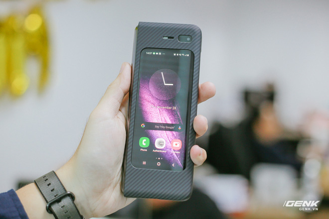 Mở hộp Galaxy Fold ch&iacute;nh h&atilde;ng: Gi&aacute; 50 triệu đồng vẫn ch&aacute;y h&agrave;ng chỉ sau 6 giờ mở b&aacute;n - Ảnh 27.