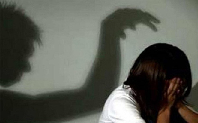  Đối tượng m&ocirc;i giới b&aacute;n trinh con g&aacute;i lấy 100 triệu bị phạt đến 15 năm t&ugrave;  - Ảnh 1.
