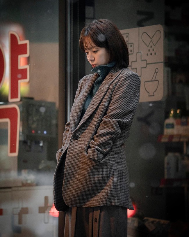 Đặc sản thời trang trong phim Hàn mùa Thu Đông: Muôn cách diện áo blazer chỉ có đẹp và sành điệu trở lên - Ảnh 3.