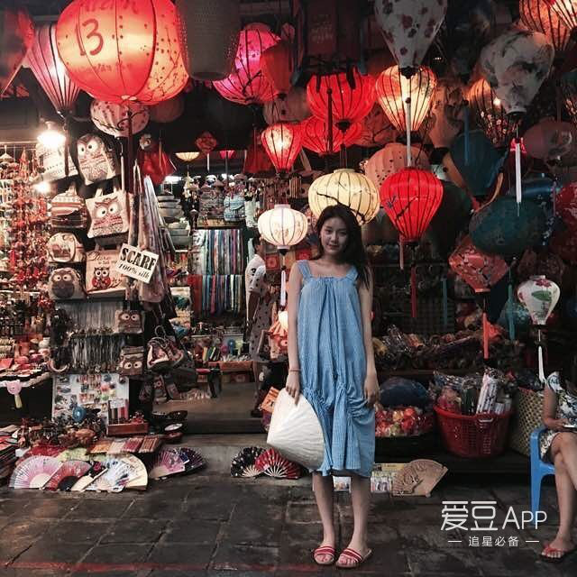 Street style sao Hàn khi sang Việt Nam: Nhìn là thấy cả một bầu trời giản dị - Ảnh 9. Street style sao Hàn khi sang Việt Nam: Nhìn là thấy cả một bầu trời giản dị - Ảnh 9.