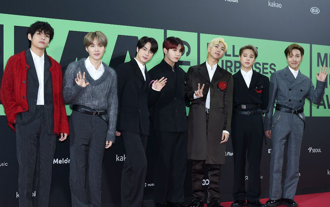 MMA 2019: BTS ẵm hết Daesang, nâng tổng thành tích gấp 3 BIGBANG; fan X1 không phục giải của TXT - Ảnh 1.