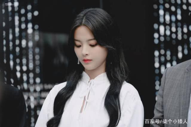 Sau Địch Lệ Nhiệt Ba, Dương Siêu Việt khiến netizen Hàn khó tính phải trầm trồ với nhan sắc đẹp như búp bê sống - Ảnh 7.