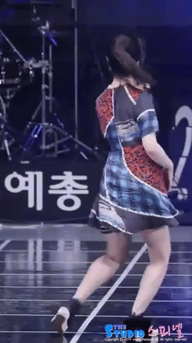 Idol Kpop hớ hênh trên sân khấu vì váy áo cũn cỡn: HyunA liên tục “lộ hàng” chưa sốc bằng cựu thành viên SeeYa từng hở trọn vòng 1 - Ảnh 13.