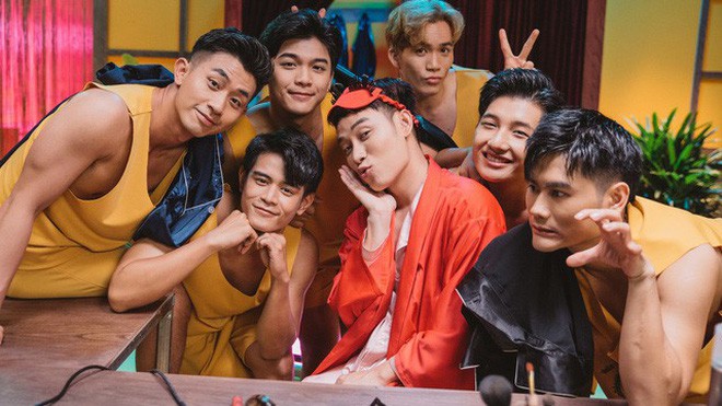 Vpop bùng nổ loạt MV về đề tài LGBT, truyền thông bắt đầu tranh cãi: Nên hay không việc gắn mác 18+ giới hạn độ tuổi cho các MV này? - Ảnh 7.