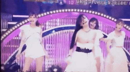 Idol Kpop hớ hênh trên sân khấu vì váy áo cũn cỡn: HyunA liên tục “lộ hàng” chưa sốc bằng cựu thành viên SeeYa từng hở trọn vòng 1 - Ảnh 25.