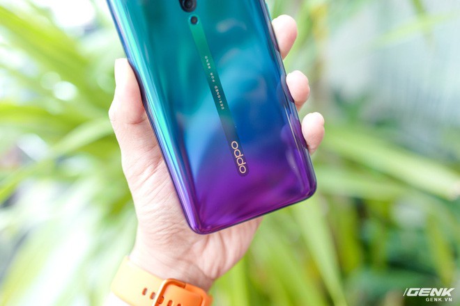 Ngắm nhìn Oppo Reno2 F màu Xanh Tinh Vân: Từ xanh hóa tím ảo diệu không rời mắt, giá không đổi - Ảnh 3.