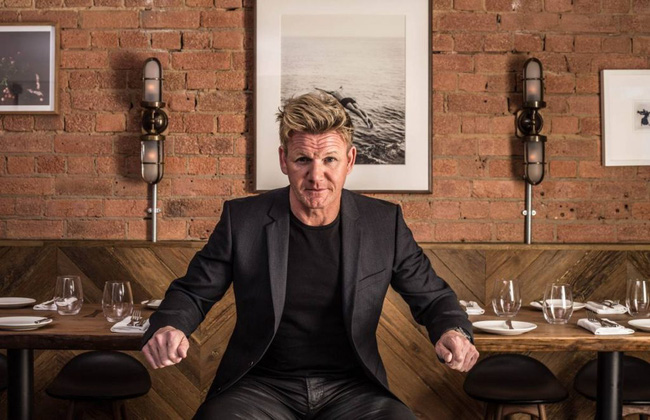 Có bố là đầu bếp triệu phú nhưng các con của Gordon Ramsay vẫn phải ngồi máy bay hạng thường, không bao giờ được vào nhà hàng sang trọng - Ảnh 5.