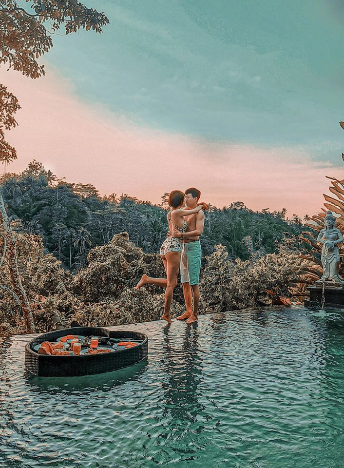 Vợ hai Minh Nhựa đăng trọn vẹn bộ ảnh Bali, có một tấm hình khiến người sợ  độ cao phải 