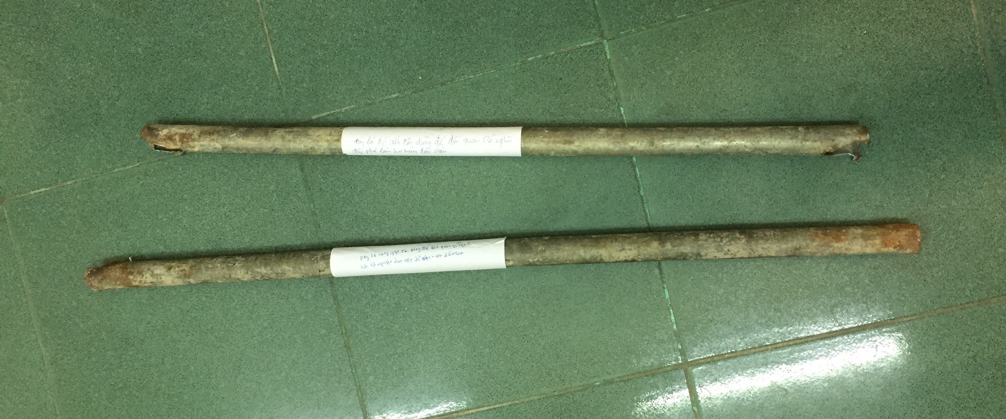 Không giành được mối bỏ nước đá, giám đốc chỉ đạo đàn em đập phá quán nhậu khiến thực khách bỏ chạy tán loạn - Ảnh 5. Không giành được mối bỏ nước đá, giám đốc chỉ đạo đàn em đập phá quán nhậu khiến thực khách bỏ chạy tán loạn - Ảnh 5.