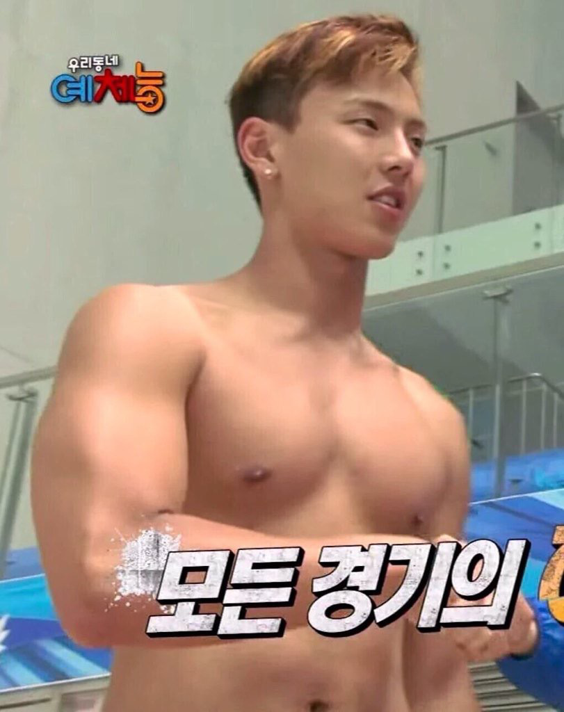 Body của Shownu từng hớp hồn nhiều khán giả xem show thực tế nên khi thấy a...