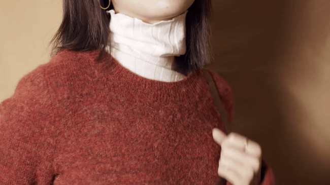 Cẩm nang mix&match cho 3 kiểu áo len trơn màu: Đơn giản thế nào cũng có cách diện thật nổi bật - Ảnh 4.