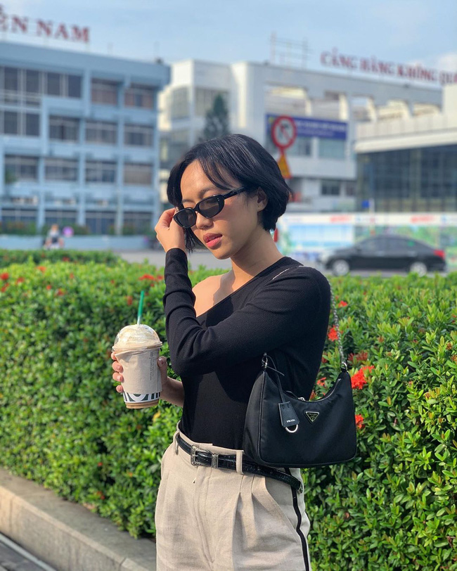 Không hẹn mà gặp, Phạm Quỳnh Anh - Diệu Nhi cùng diện áo lệch vai ra sân bay nhưng nhân vật mà fan réo tên lại là Ngọc Trinh  - Ảnh 5.