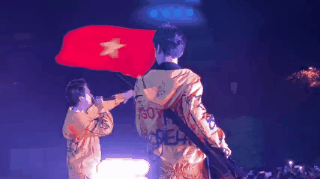 Jack và K-ICM phất cao lá cờ tổ quốc sau chiến thắng đậm ngọt ngào của đội tuyển U22 Việt Nam tại SEA Games 30 - Ảnh 3.