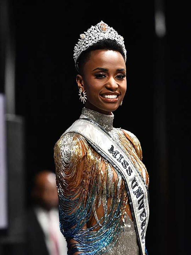 Bật mí chi tiết váy đỉnh cao giúp Zozibini Tunzi che nhược điểm đôi vai để xuất sắc đăng quang Miss Universe 2019 - Ảnh 5.