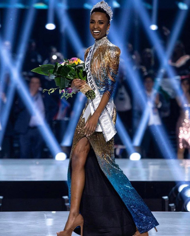 Bật mí chi tiết váy đỉnh cao giúp Zozibini Tunzi che nhược điểm đôi vai để xuất sắc đăng quang Miss Universe 2019 - Ảnh 7.