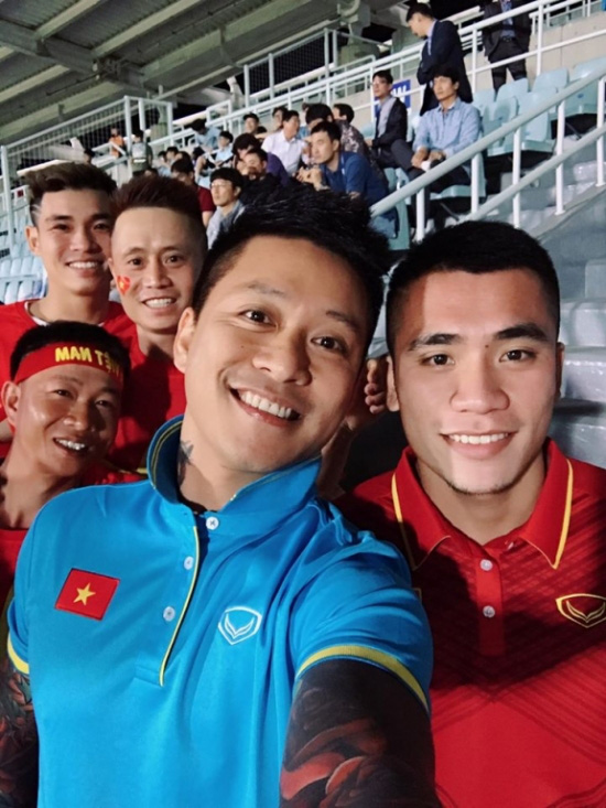 Tuấn Hưng bật khóc, gọi cho Văn Hậu, Trọng Hoàng sau trận đấu lịch sử SEA Games: Anh đã chờ ngày này 10 năm rồi, 10 năm rồi! - Ảnh 3.