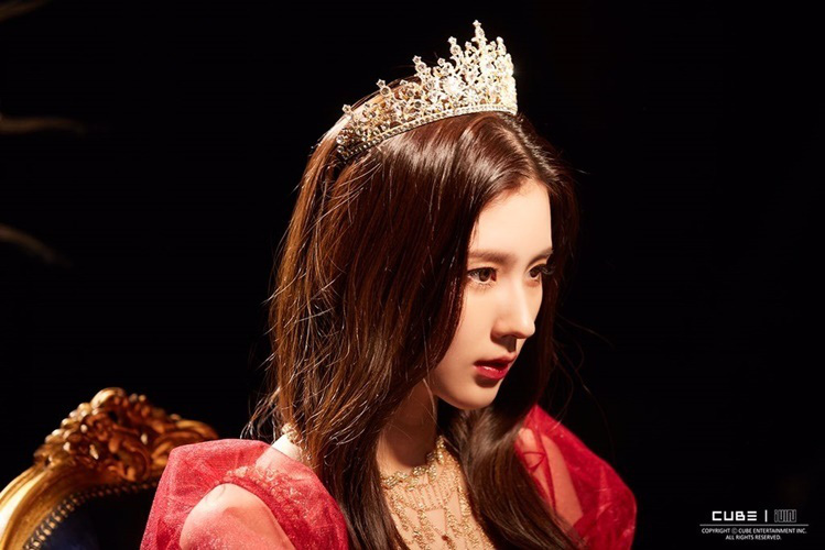 Th&agrave;nh vi&ecirc;n &ldquo;hụt&rdquo; của BLACKPINK: Bị nghi mất suất debut do hẹn h&ograve;, giờ th&agrave;nh &ldquo;t&acirc;n binh khủng long&rdquo; c&oacute; visual đỉnh cao của Cube - Ảnh 1.