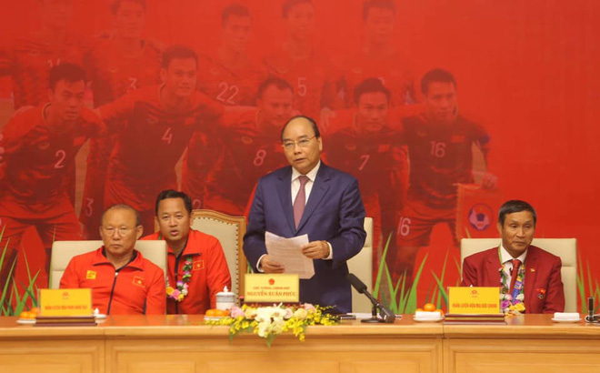 Thủ tướng giải đáp thắc mắc vì sao chỉ tiếp 2 đội bóng đá U22 Việt Nam - Ảnh 1.