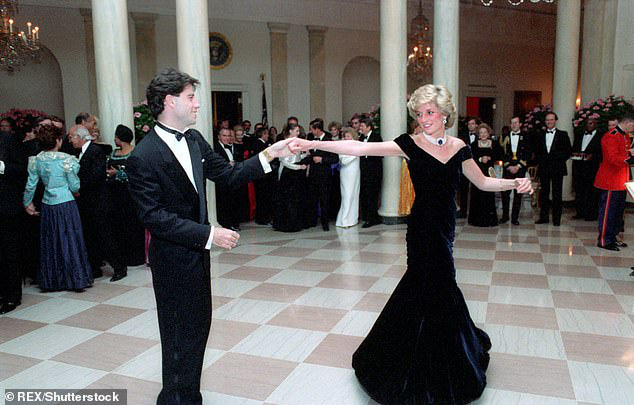  Bán đấu giá bộ váy dạ hội trứ danh của Công nương Diana  - Ảnh 1.