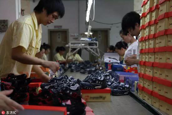 Khám phá loạt thủ phủ hàng hiệu nhái ở Trung Quốc: Muôn hình vạn trạng đủ loại mặt hàng, thật giả lẫn lộn khiến nhiều thương hiệu quốc tế chao đảo - Ảnh 2.