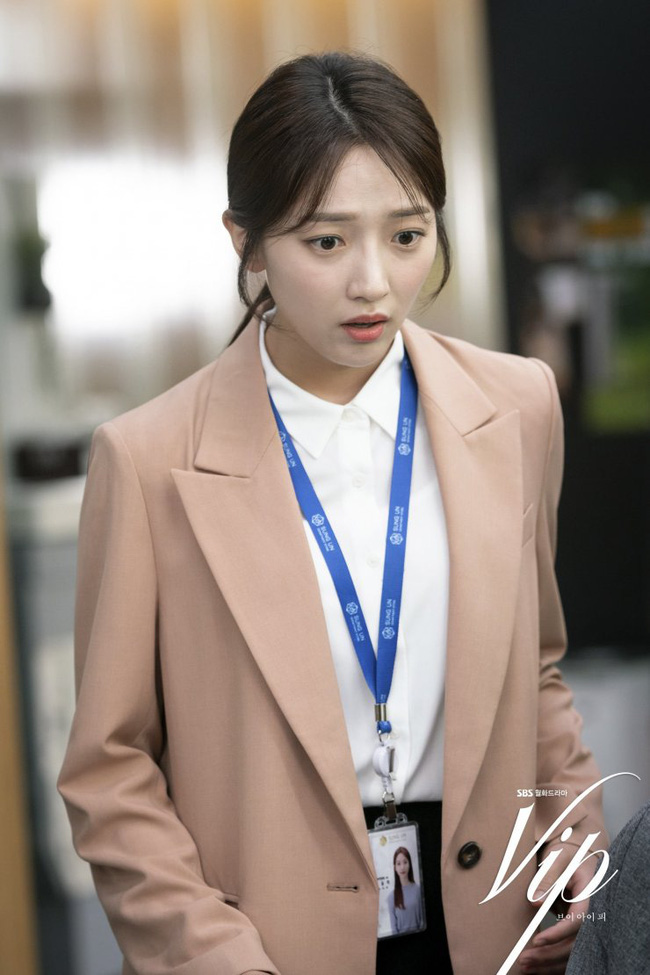 Hội các bà vợ đang sôi máu với tiểu tam đáng ghét nhất màn ảnh Hàn 2019: Phải công nhận là ả mặc đẹp và nhiều bộ học theo được - Ảnh 4.