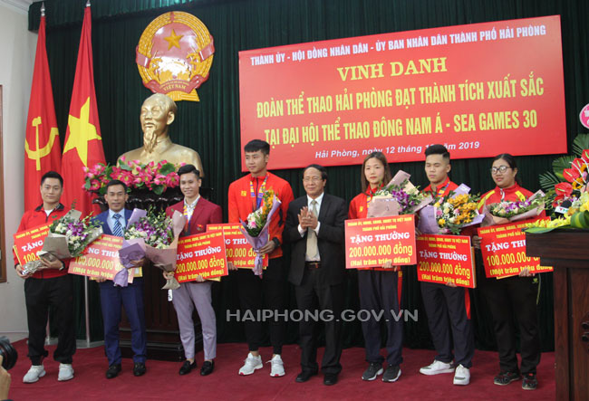 Hải Phòng trao thưởng khủng cho thủ môn Văn Toản và các VĐV đoạt huy chương SEA Games 30: 200 triệu/HCV, 100 triệu/HCB, 50 triệu/HCĐ - Ảnh 1.