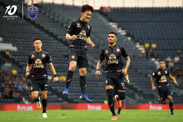 Bàn thắng của Xuân Trường được đề cử giải Bàn thắng đẹp nhất Thai League 2019, đã tới lúc fan Việt bão vote giúp Trường híp giành giải thưởng rồi - Ảnh 3.