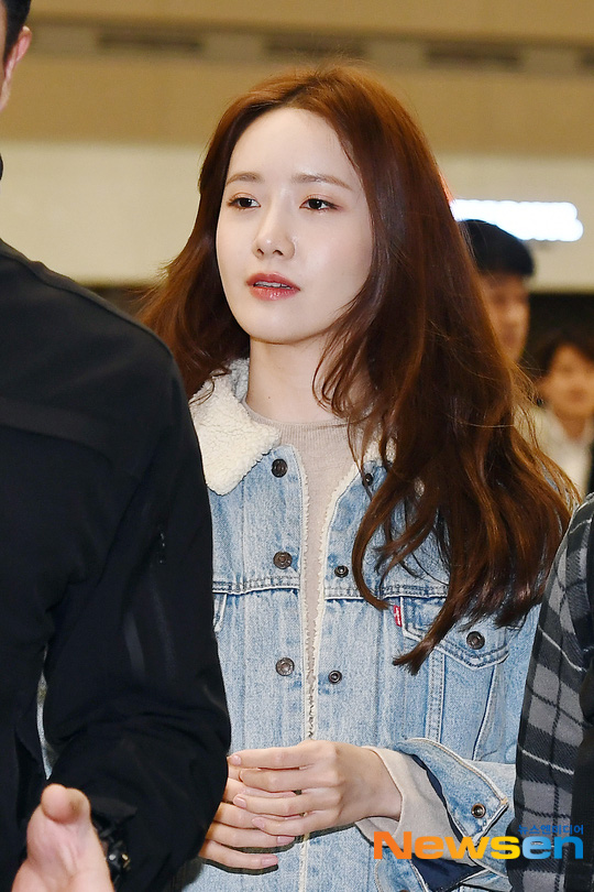 Nữ thần Yoona khoe sắc tại sân bay: Ăn mặc đơn giản mà sao xinh quá đỗi, ảnh fan chụp thôi mà đẹp tựa cảnh phim - Ảnh 4.