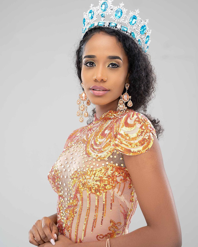 Mỹ nhân Jamaica vừa đăng quang Miss World 2019: Đẹp khoẻ khoắn, đã học vấn đáng nể lại còn hát hay như Whitney Houston - Ảnh 2.