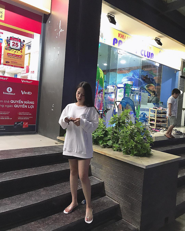  Bạn gái tin đồn của Quang Hải: Tóc ngắn cá tính, gu thời trang có phần chững chạc hơn so với tuổi nhưng cực sexy  - Ảnh 12.