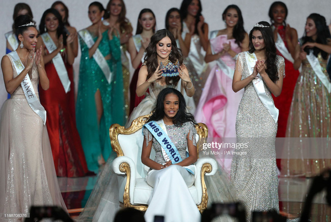 Miss World 2019: Đăng quang với chiều cao khiêm tốn 1m67 cùng mái tóc rối bời nhưng gương mặt hiền lành nhân hậu chính là điều cả thế giới phải công nhận - Ảnh 3.