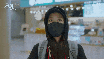  5 trùm độc lạ nhất truyền hình Hàn 2019: IU làm bà chủ khách sạn ma, Song Joong Ki phân thân cực ngầu - Ảnh 14.