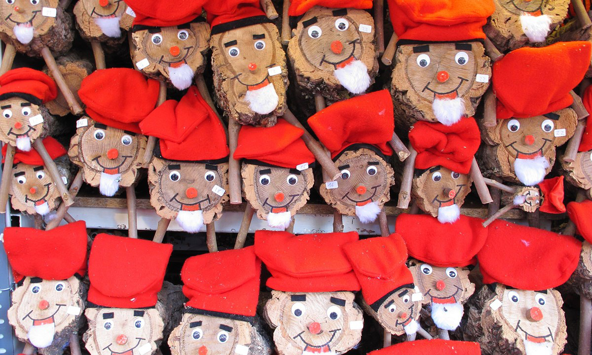 Những truyền thống đ&oacute;n Noel lạ đời tr&ecirc;n khắp thế giới, chứng minh Gi&aacute;ng sinh kh&ocirc;ng chỉ c&oacute; mỗi Santa v&agrave; c&acirc;y th&ocirc;ng - Ảnh 2.